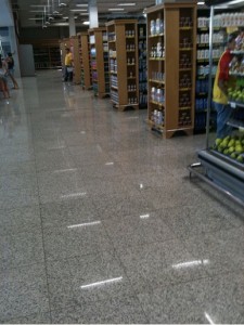 Supermercado com piso de Granito Branco Fortaleza