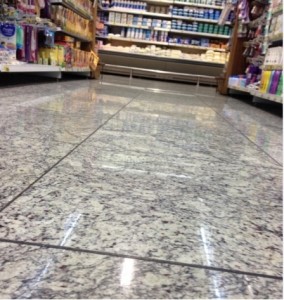 Supermercado com piso de Granito Branco Viena